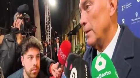 欧文与里弗斯交锋，精准弧顶三分一击即中